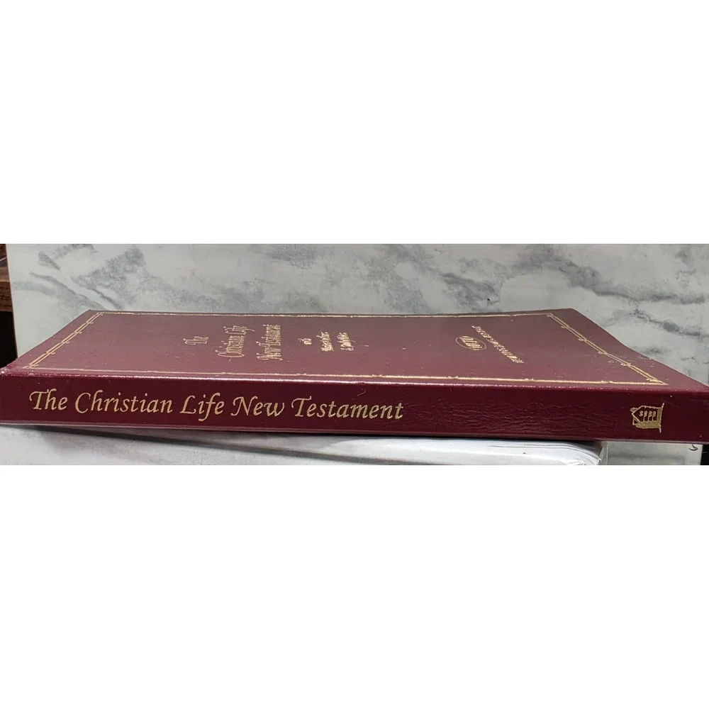 The Christian Life New Testament w/Master Outlines and Study Notes, Pocketsize